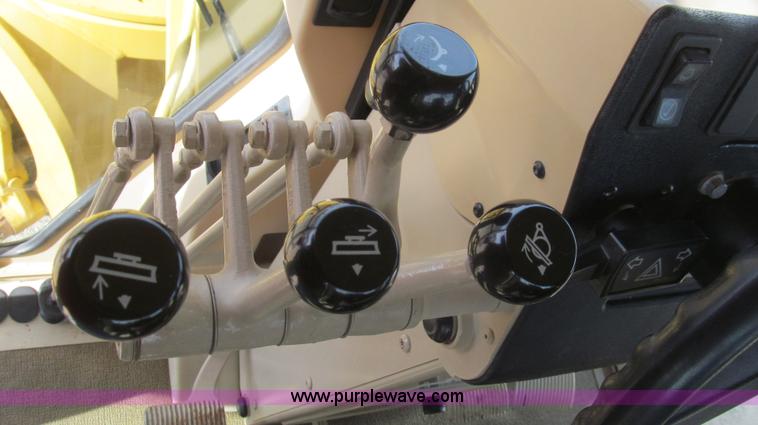 image for item G5638 2002 Caterpillar 140H motor grader