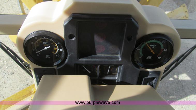 image for item G5638 2002 Caterpillar 140H motor grader