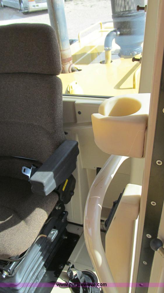 image for item G5638 2002 Caterpillar 140H motor grader