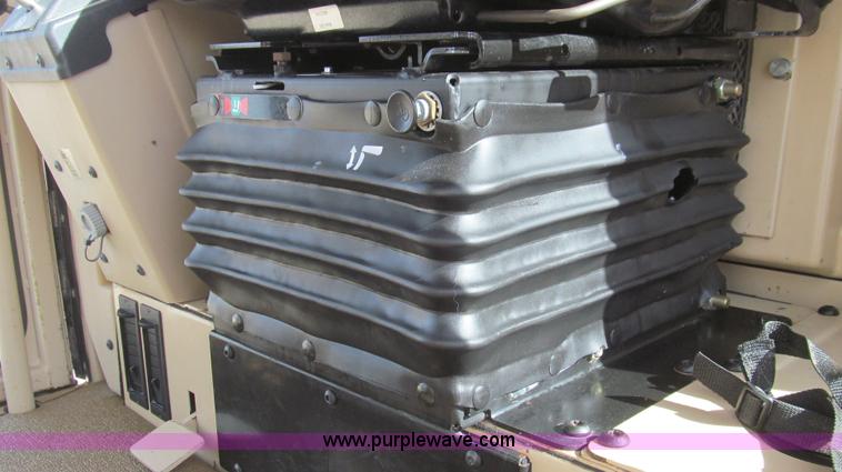 image for item G5638 2002 Caterpillar 140H motor grader