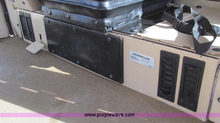 image for item G5638 2002 Caterpillar 140H motor grader