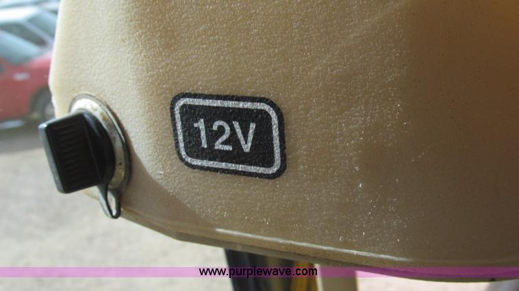 image for item G5638 2002 Caterpillar 140H motor grader