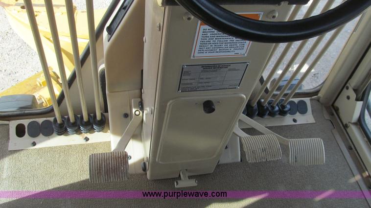 image for item G5638 2002 Caterpillar 140H motor grader