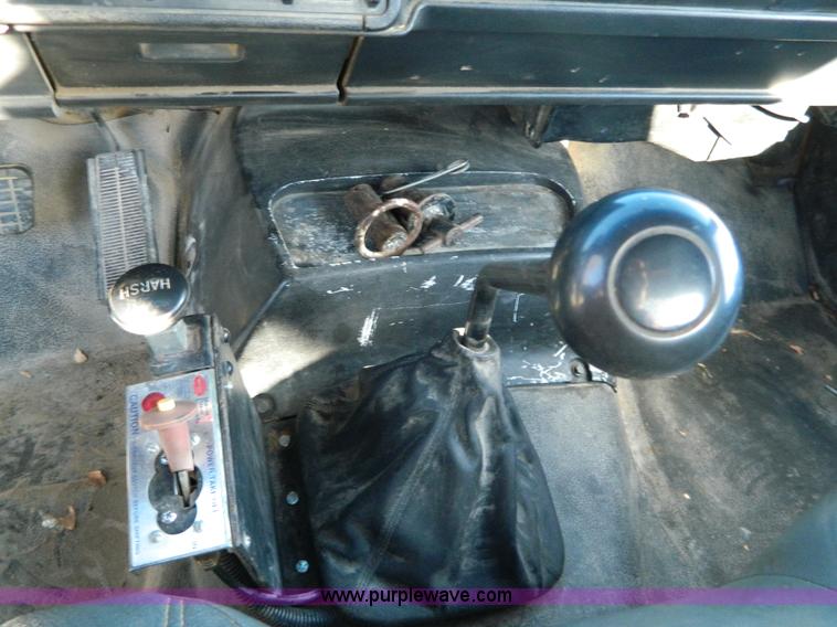 image for item Y9043 1994 GMC TopKick dump truck