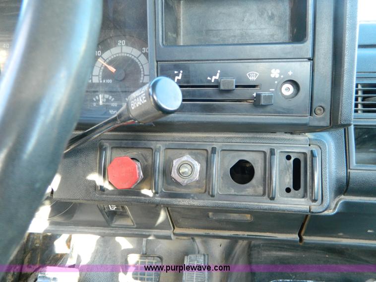 image for item Y9043 1994 GMC TopKick dump truck