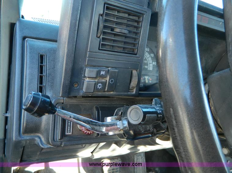 image for item Y9043 1994 GMC TopKick dump truck