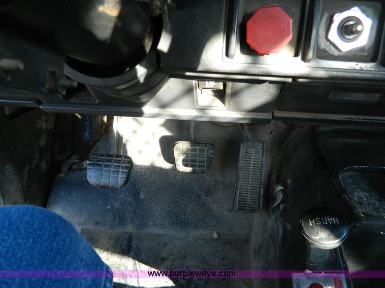 image for item Y9043 1994 GMC TopKick dump truck