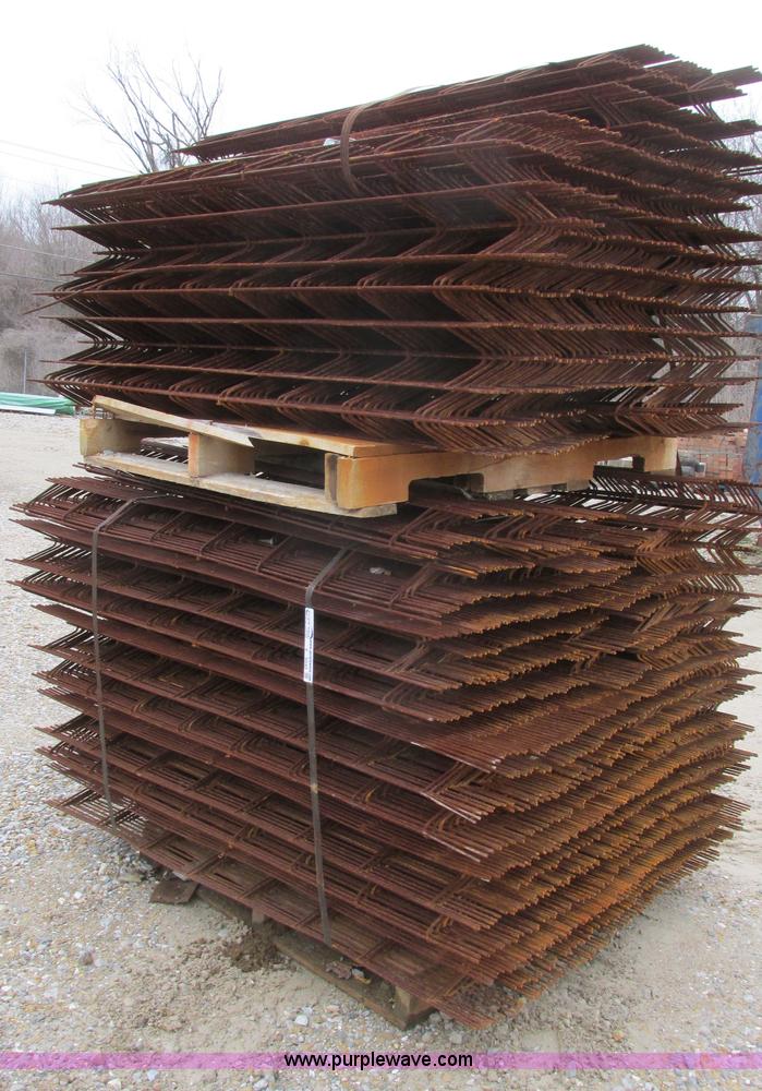 image for item Y9542 Approximately 1,500 assorted concrete rebar chairs
