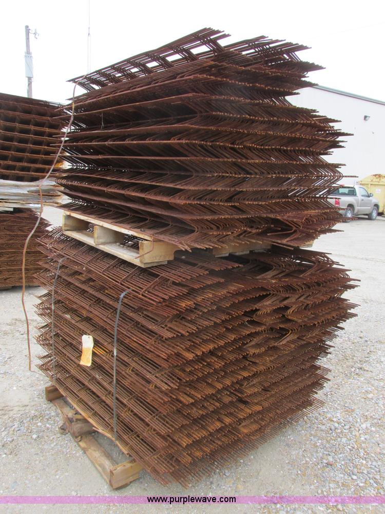 image for item Y9542 Approximately 1,500 assorted concrete rebar chairs