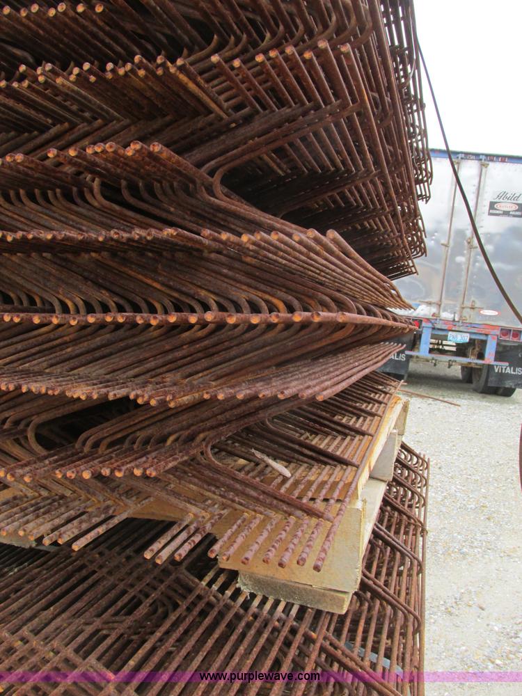 image for item Y9542 Approximately 1,500 assorted concrete rebar chairs
