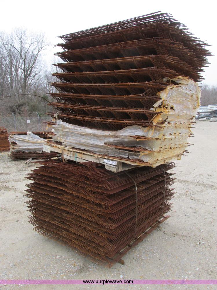 image for item Y9543 Approximately 1,800 assorted concrete rebar chairs