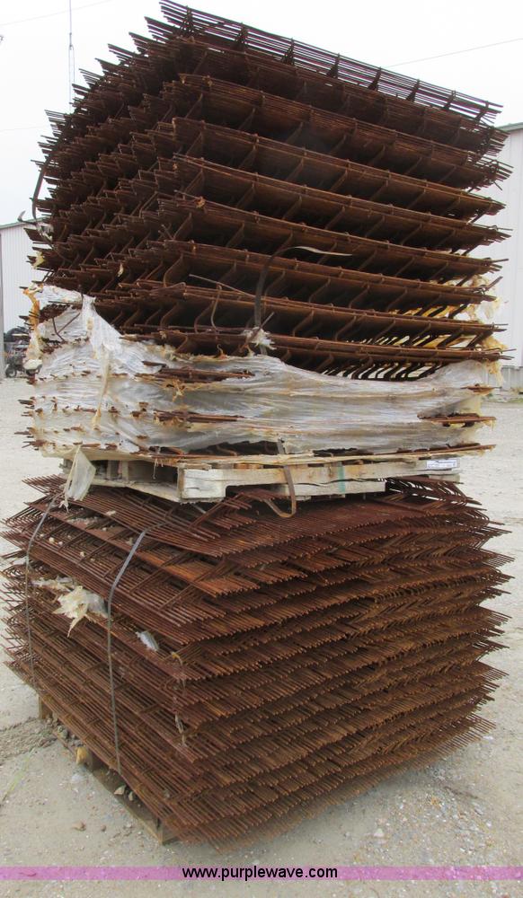 image for item Y9543 Approximately 1,800 assorted concrete rebar chairs