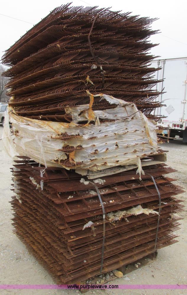 image for item Y9543 Approximately 1,800 assorted concrete rebar chairs