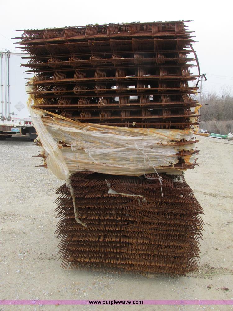 image for item Y9543 Approximately 1,800 assorted concrete rebar chairs