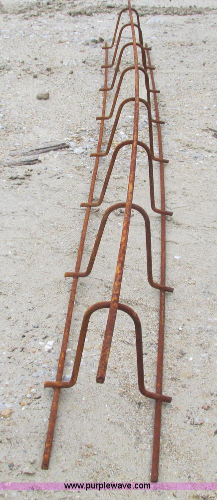 image for item Y9543 Approximately 1,800 assorted concrete rebar chairs