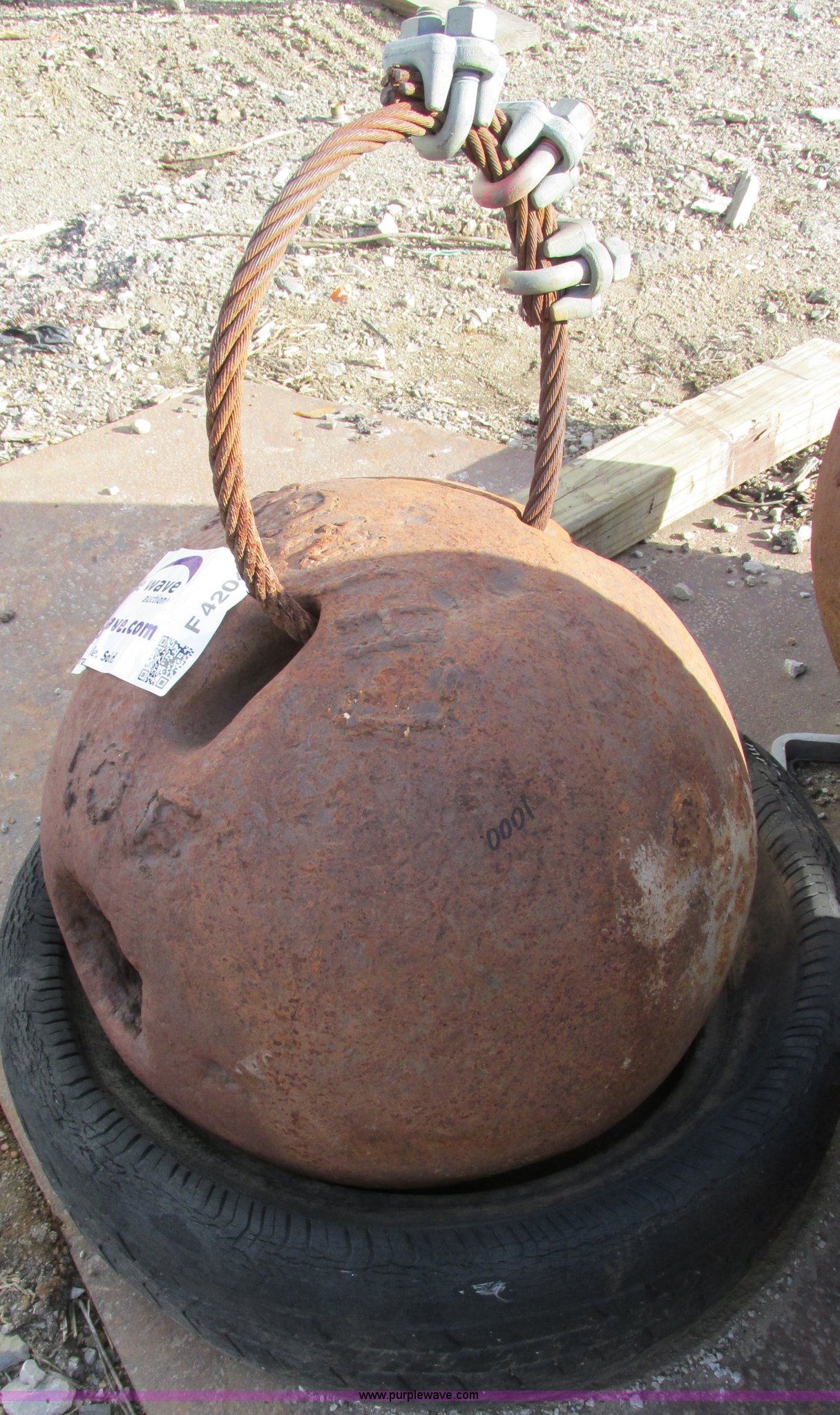 Approximately 1,000 lbs wrecking ball in Kansas City, MO Item F4204