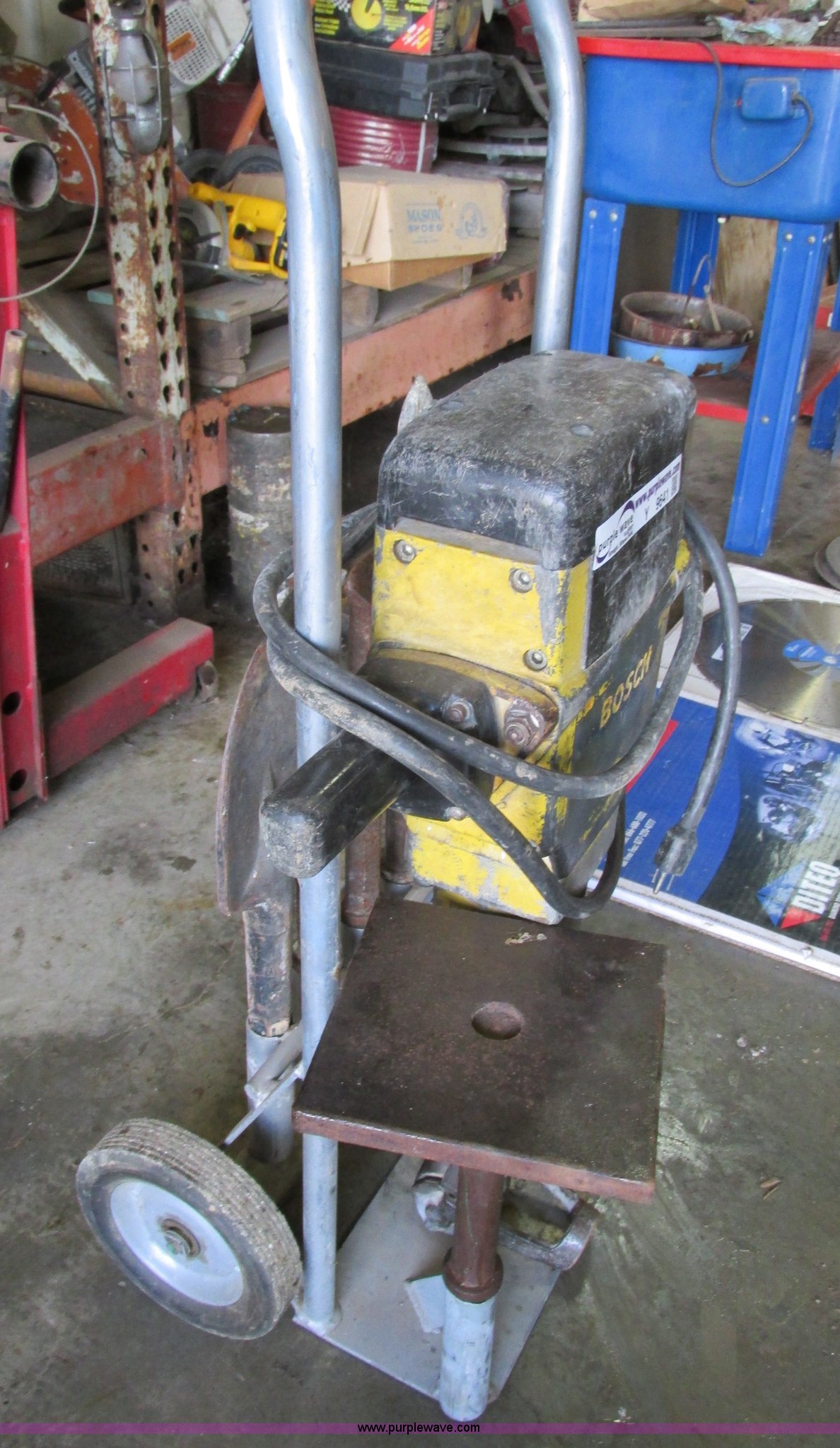 Bosch 60 lb electric hammer in Sibley, MO Item Y9641 sold Purple Wave