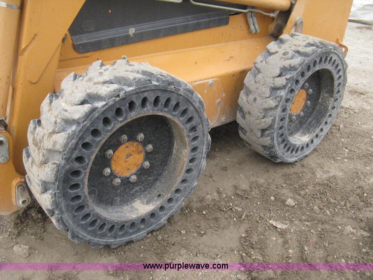 image for item E3075 2005 Case 435 skid steer