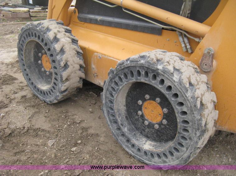 image for item E3075 2005 Case 435 skid steer