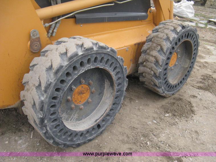 image for item E3075 2005 Case 435 skid steer
