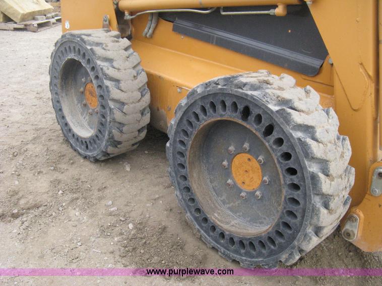 image for item E3075 2005 Case 435 skid steer