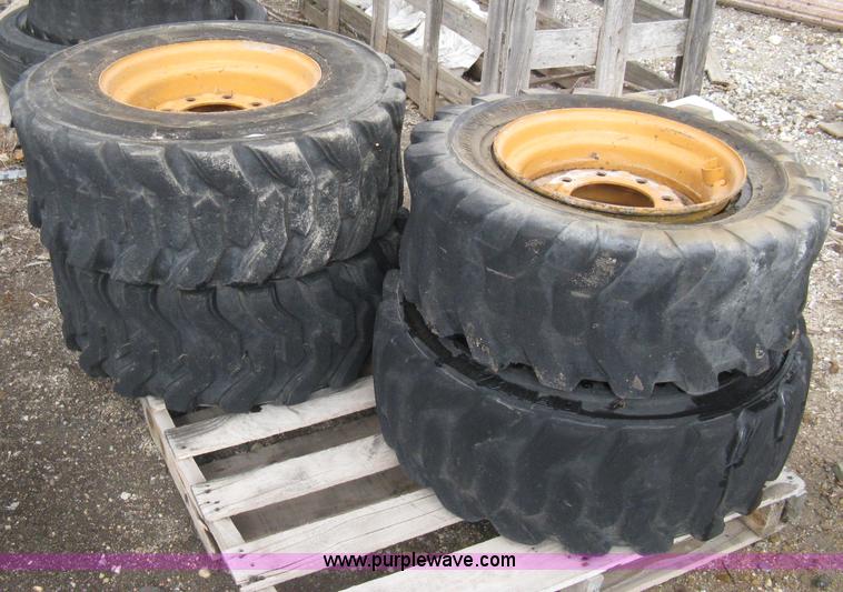 image for item E3075 2005 Case 435 skid steer