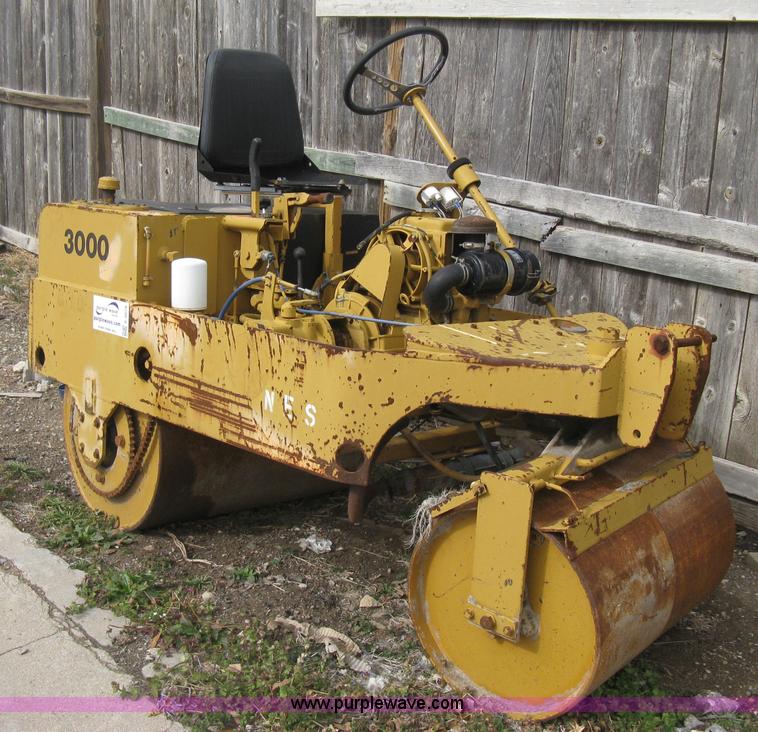 image for item E3078 Mauldin 3000 double drum vibratory roller