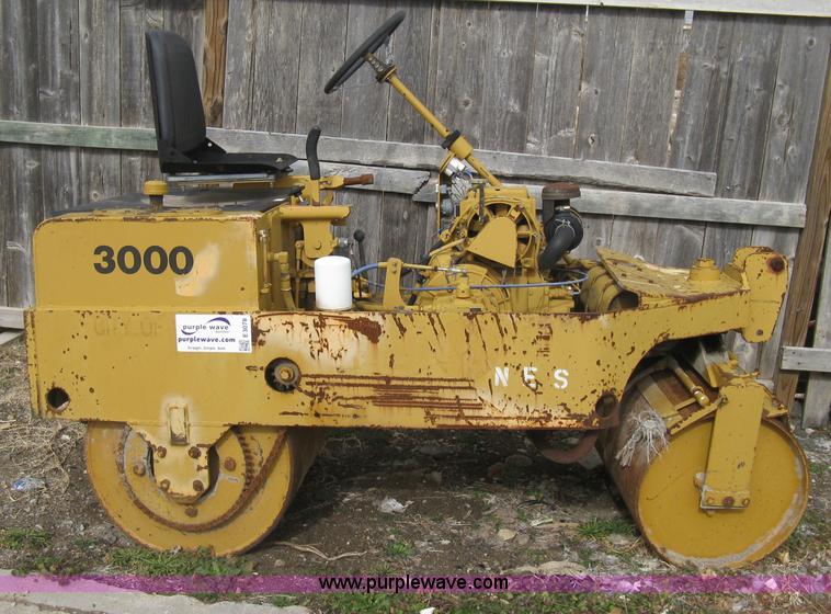 image for item E3078 Mauldin 3000 double drum vibratory roller