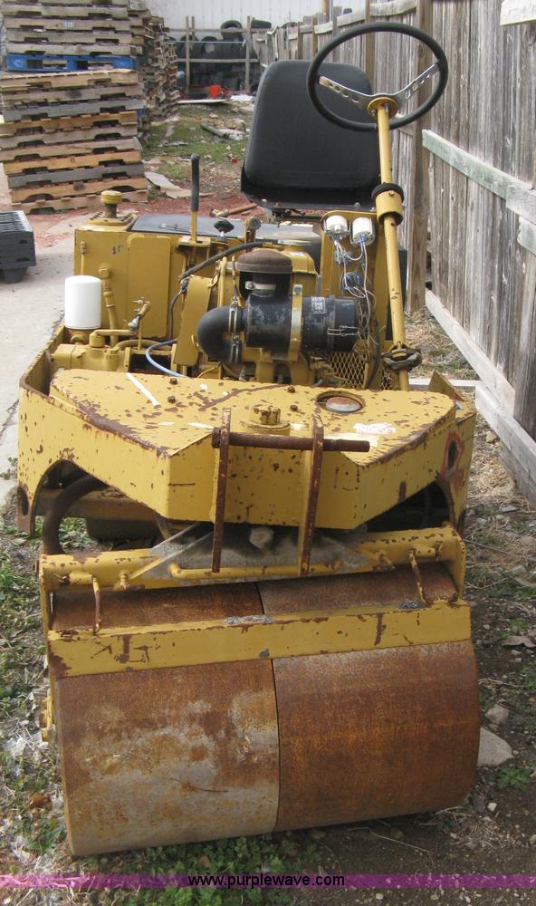 image for item E3078 Mauldin 3000 double drum vibratory roller