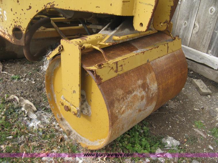 image for item E3078 Mauldin 3000 double drum vibratory roller