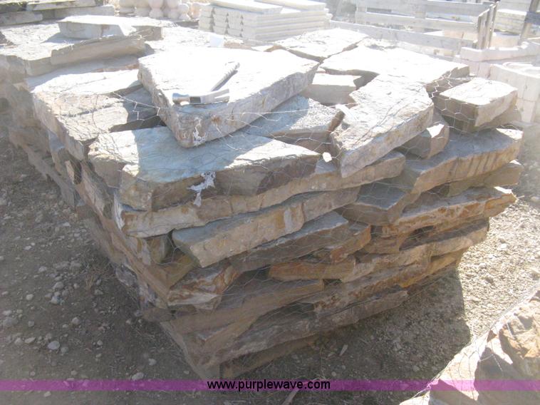 Arkansas rustic light gray flagstone pallet in Wichita, KS Item Y9913 sold Purple Wave