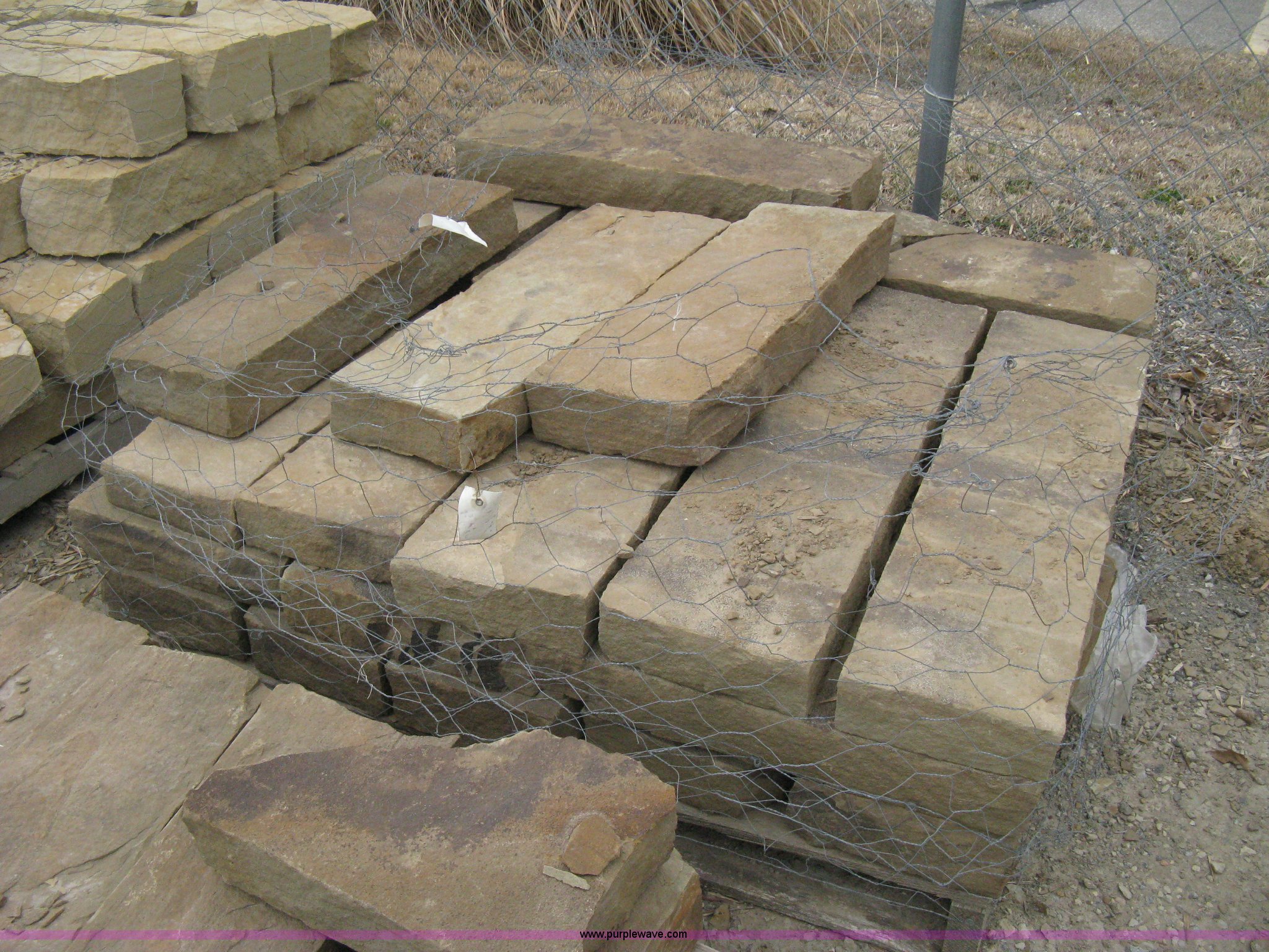 3 partial pallets of miscellaneous sandstone edging/retaining wall. in