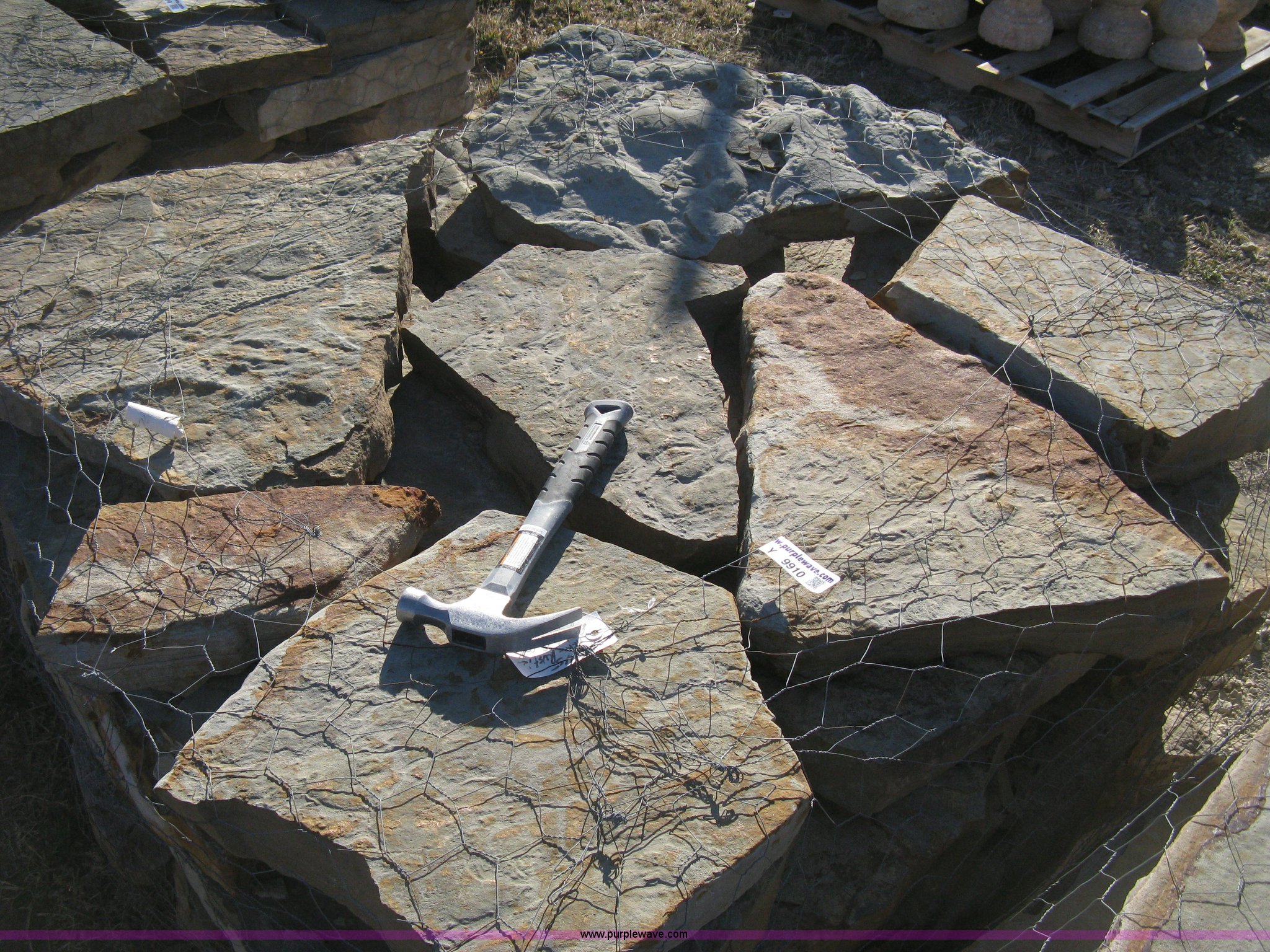 Arkansas rustic light gray flagstone pallet in Wichita, KS Item Y9910 sold Purple Wave