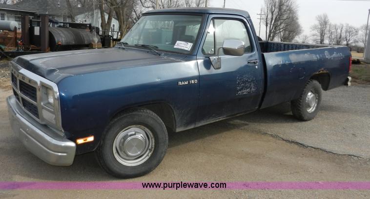 image for item A3919 1992 Dodge Ram D150 pickup truck