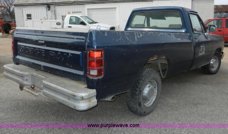 image for item A3919 1992 Dodge Ram D150 pickup truck