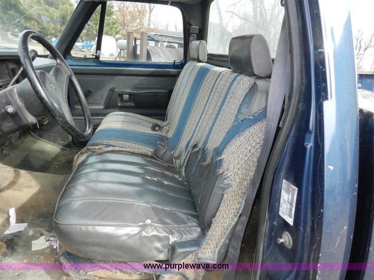 image for item A3919 1992 Dodge Ram D150 pickup truck