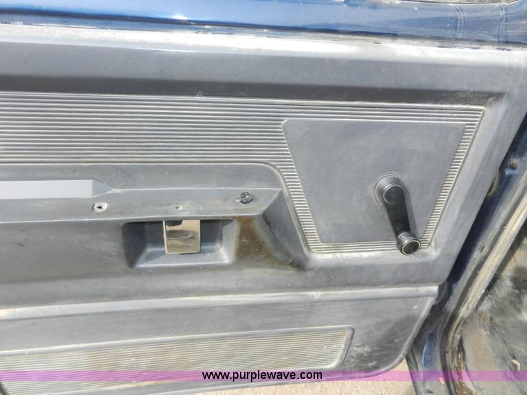 image for item A3919 1992 Dodge Ram D150 pickup truck