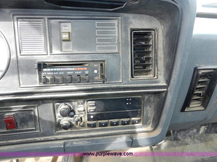 image for item A3919 1992 Dodge Ram D150 pickup truck