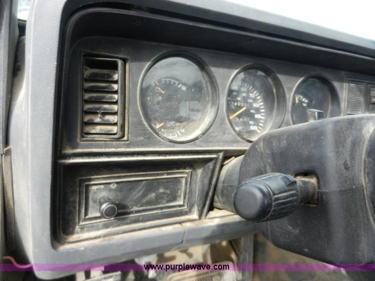 image for item A3919 1992 Dodge Ram D150 pickup truck