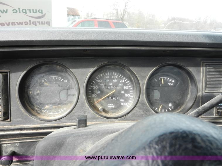 image for item A3919 1992 Dodge Ram D150 pickup truck