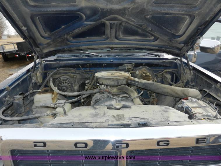 image for item A3919 1992 Dodge Ram D150 pickup truck