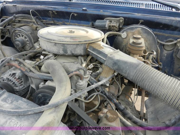 image for item A3919 1992 Dodge Ram D150 pickup truck