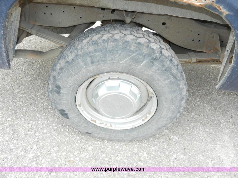 image for item A3919 1992 Dodge Ram D150 pickup truck