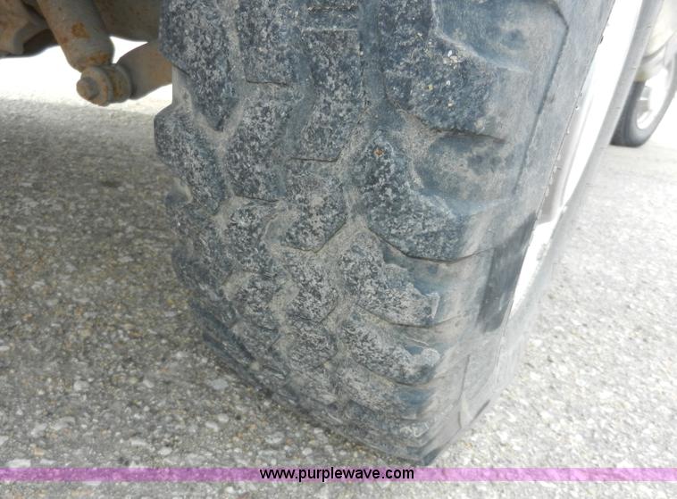 image for item A3919 1992 Dodge Ram D150 pickup truck