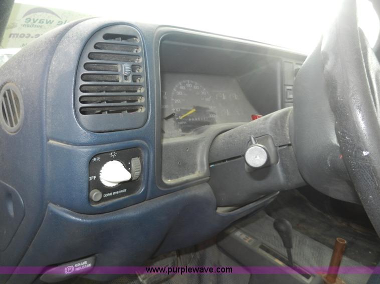 image for item A3968 1998 GMC Sierra 3500 SL pickup truck