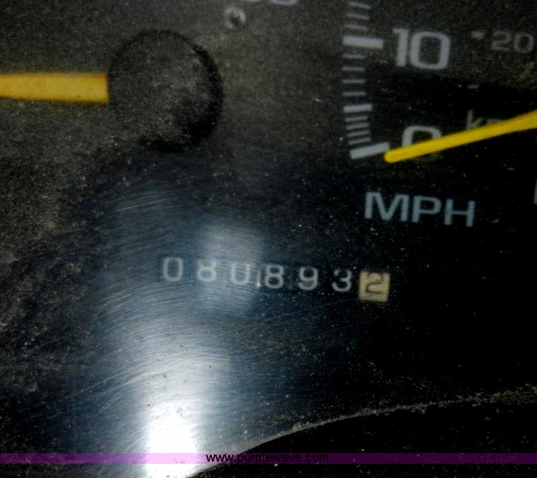 image for item A3968 1998 GMC Sierra 3500 SL pickup truck