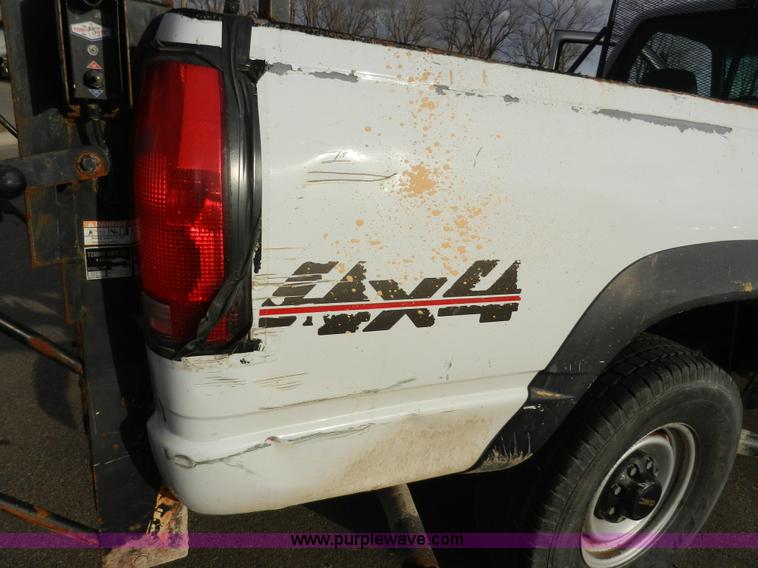 image for item A3968 1998 GMC Sierra 3500 SL pickup truck