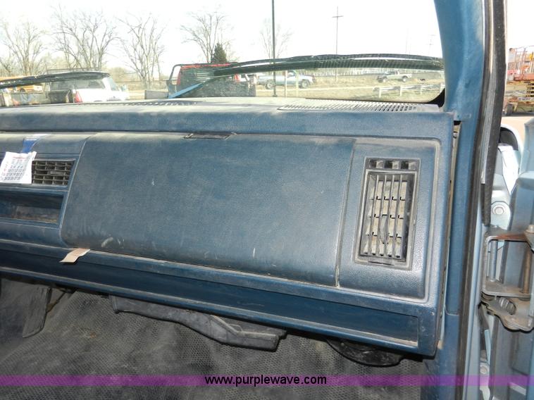 image for item A3987 1992 Chevrolet Cheyenne 2500 utility truck
