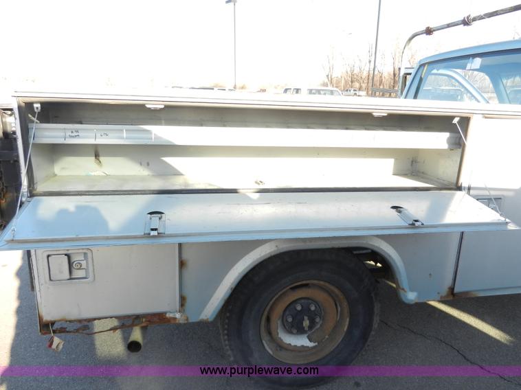 image for item A3987 1992 Chevrolet Cheyenne 2500 utility truck