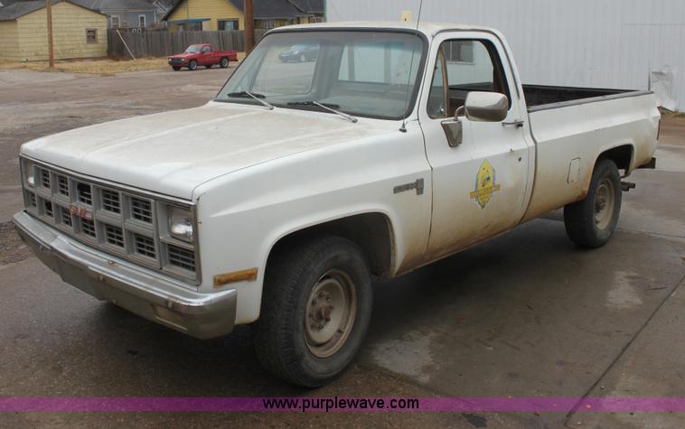 image for item AA9169 1982 GMC C/K 2500 pickup truck